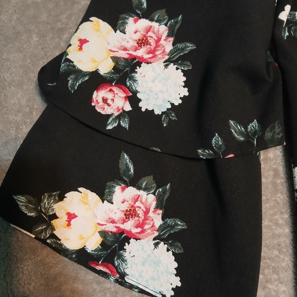 Floral Long Sleeve Top - Picture 2 of 4